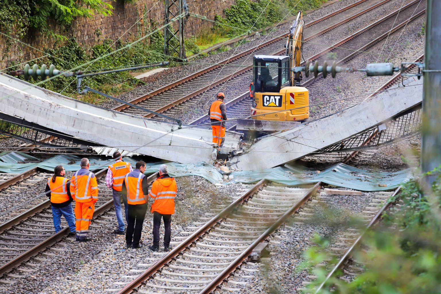 njuuz Fußgängerbrücke Saarbrücker Straße Träger fallen